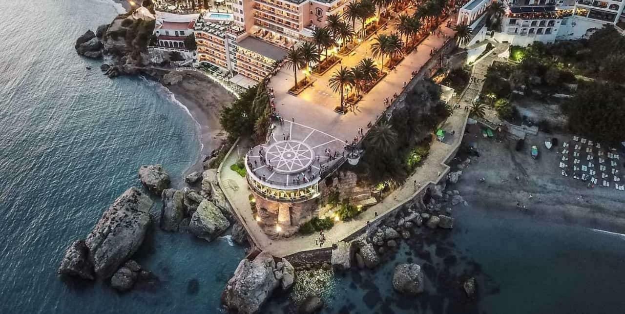 Hotel Bajamar Ancladero Playa 内尔哈 外观 照片